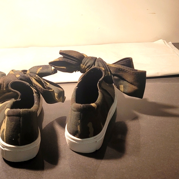 Cape Robin camo canvas shoes with big bows - Picture 4 of 7